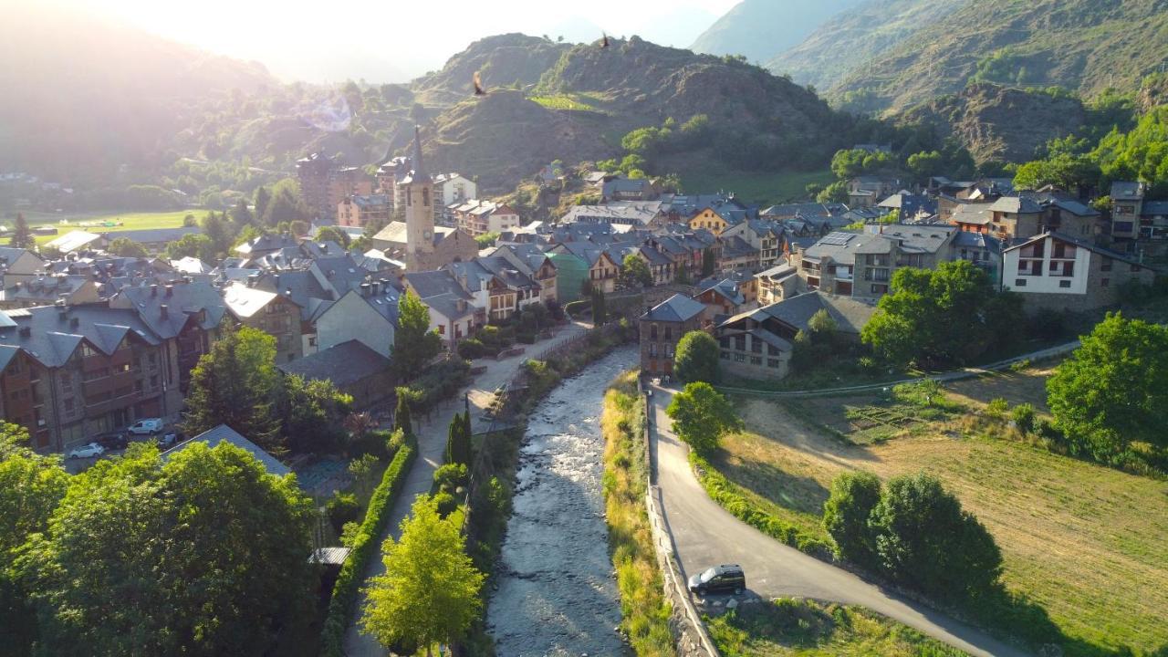 Modern De Muntanya Amb Llar De Foc By Rural D'aneu Apartament Esterri d'Àneu