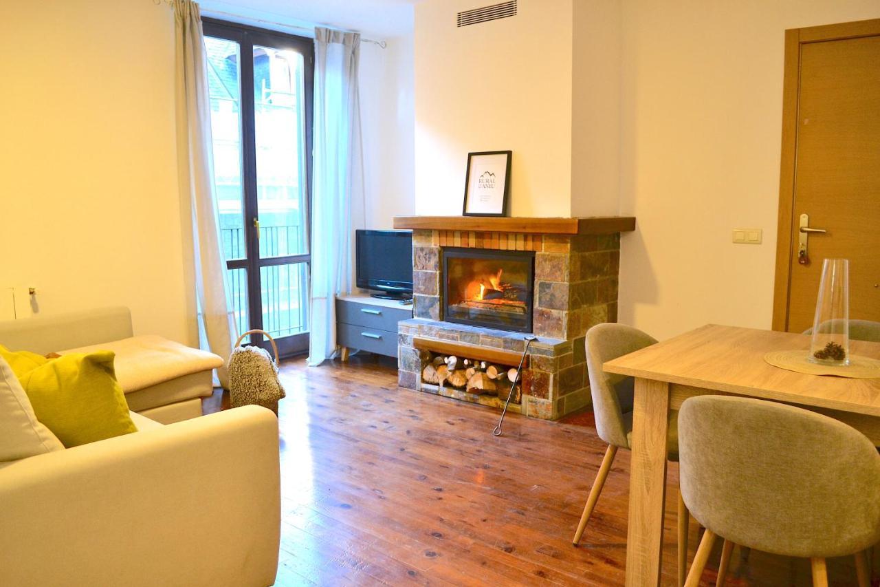 Modern De Muntanya Amb Llar De Foc By Rural D'aneu Apartament Esterri d'Àneu