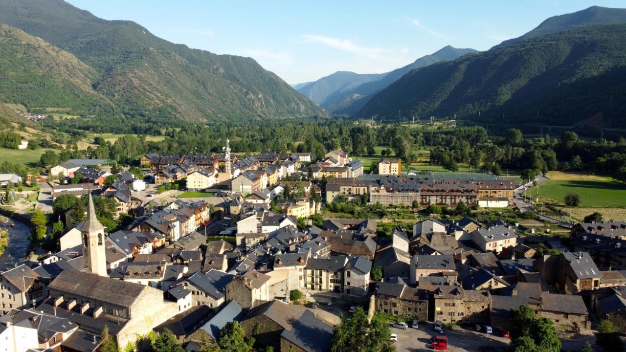Modern De Muntanya Amb Llar De Foc By Rural D'aneu Esterri d'Àneu